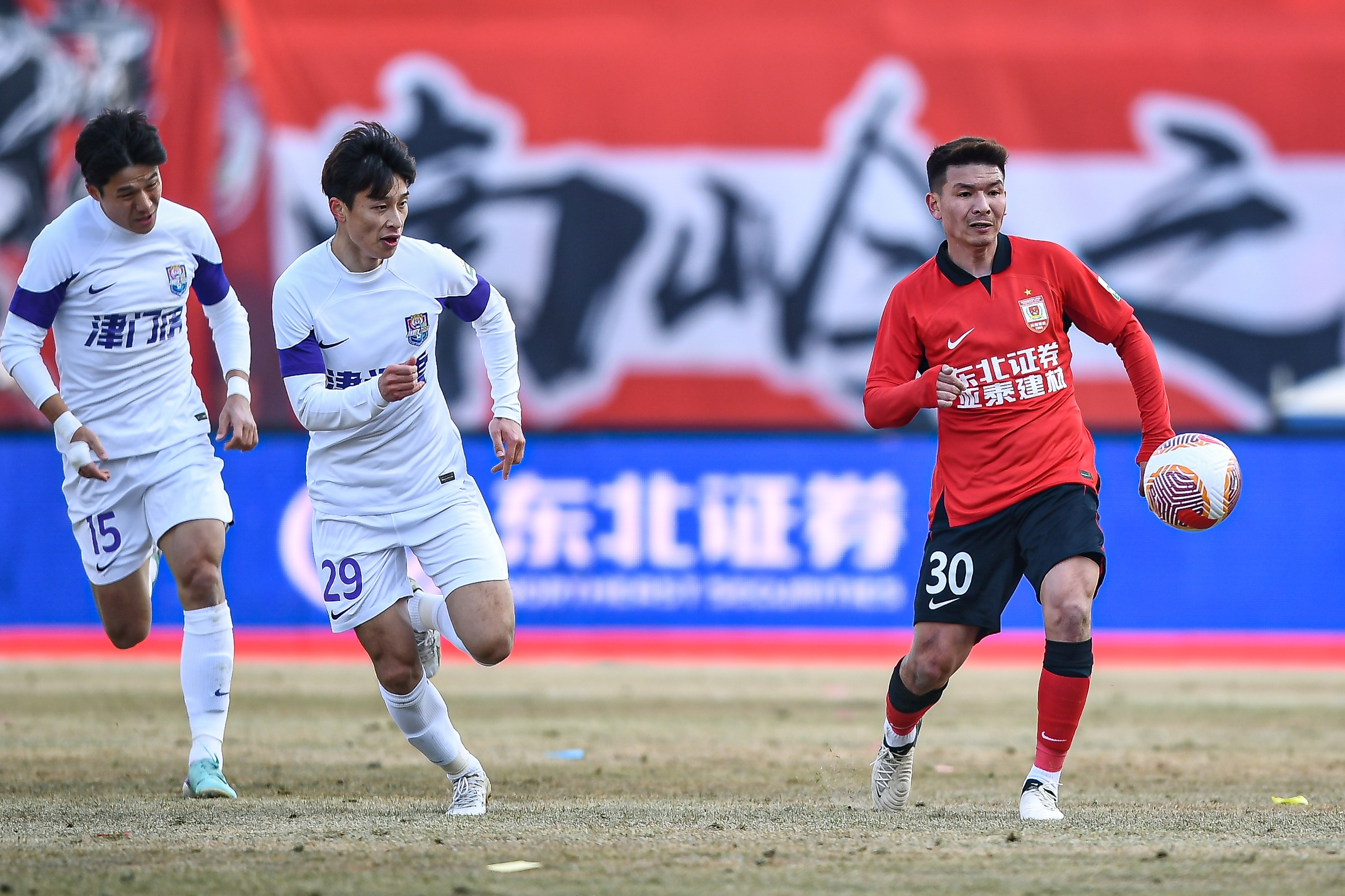 記者：津門虎熱身賽2-1戰勝亞泰，哈達斯和王秋明進球